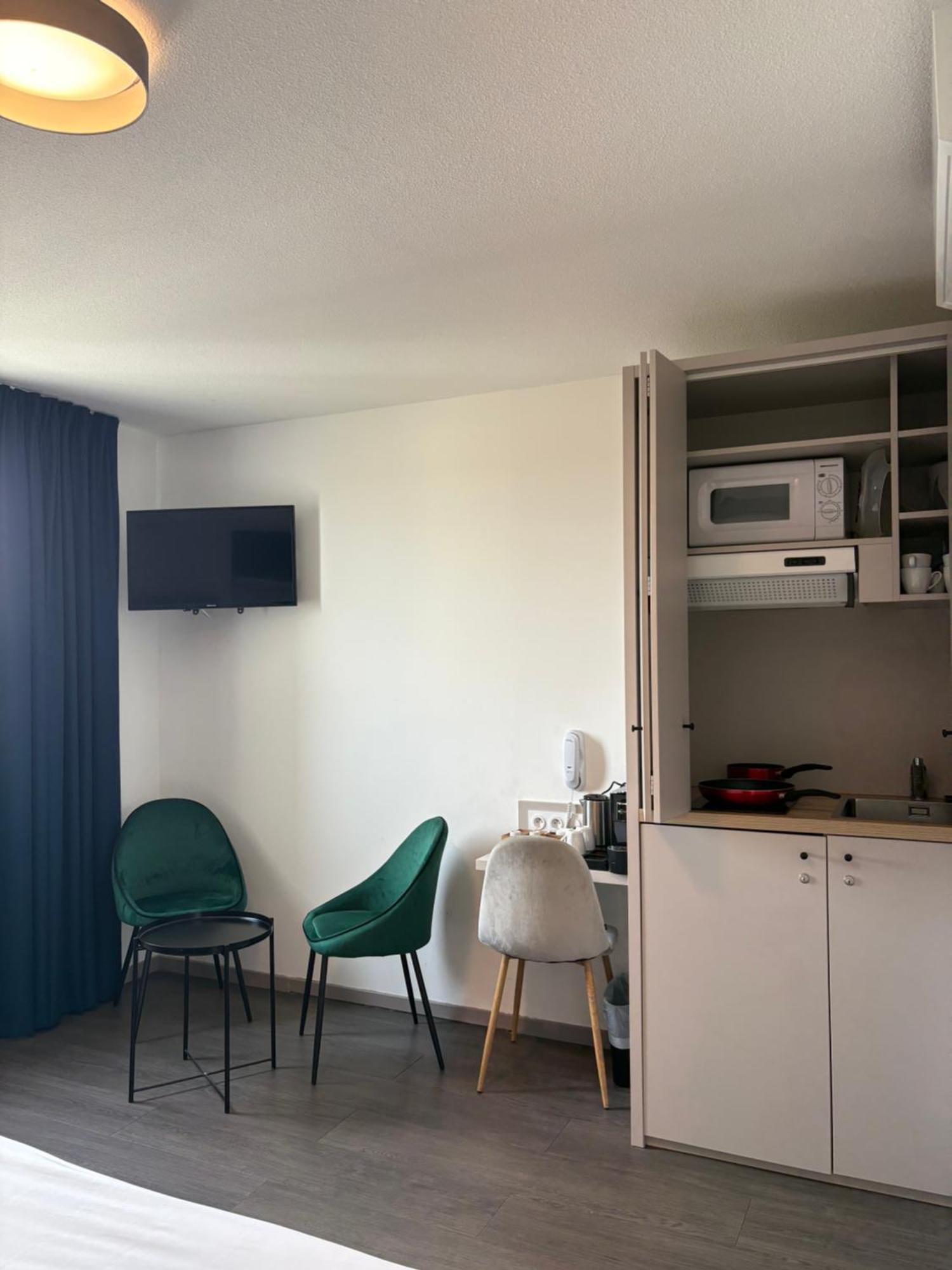 里昂东部阿卡小屋酒店 梅济约 外观 照片